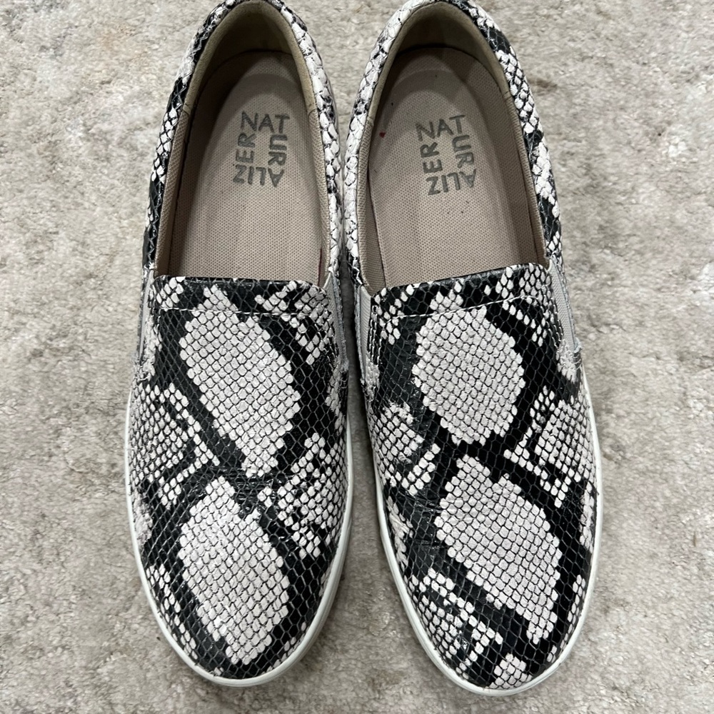 Naturalizer shoes. Size 9.5